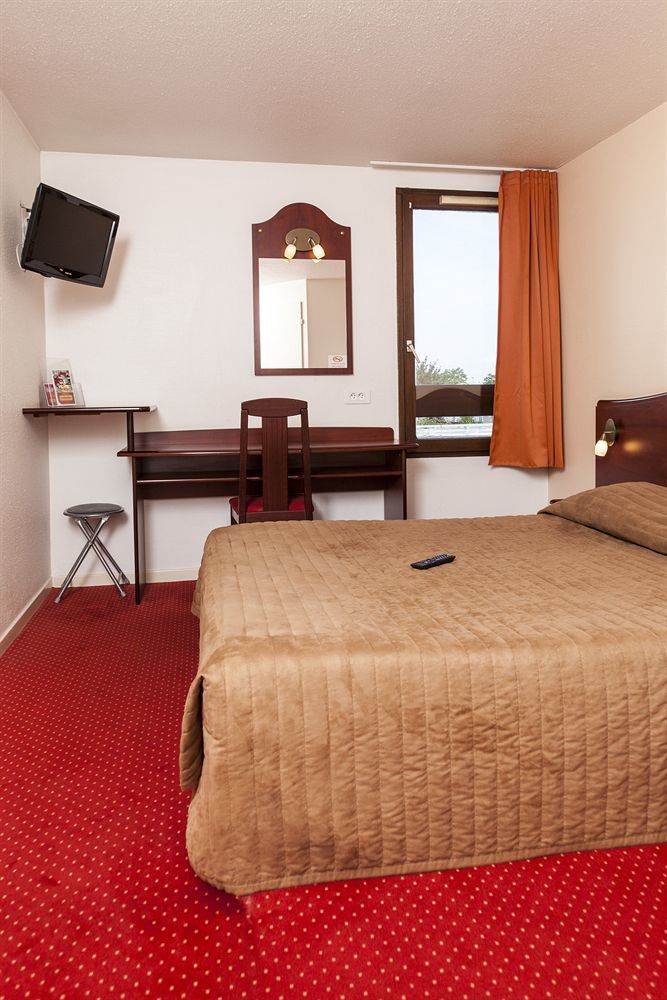 Brit Hotel Arras Esterno foto
