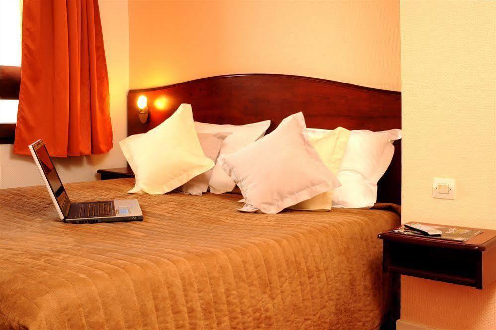 Brit Hotel Arras Esterno foto