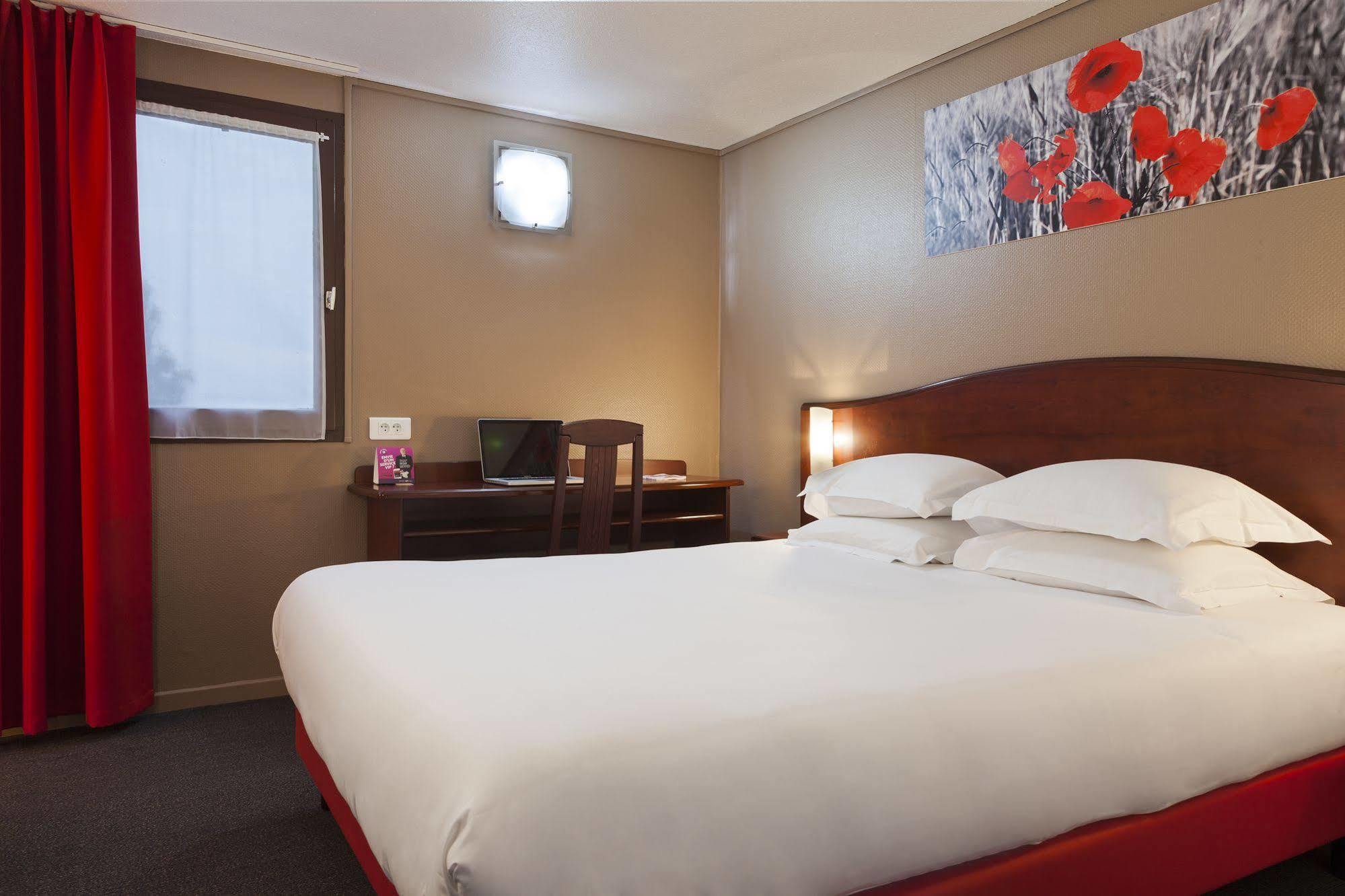 Brit Hotel Arras Esterno foto